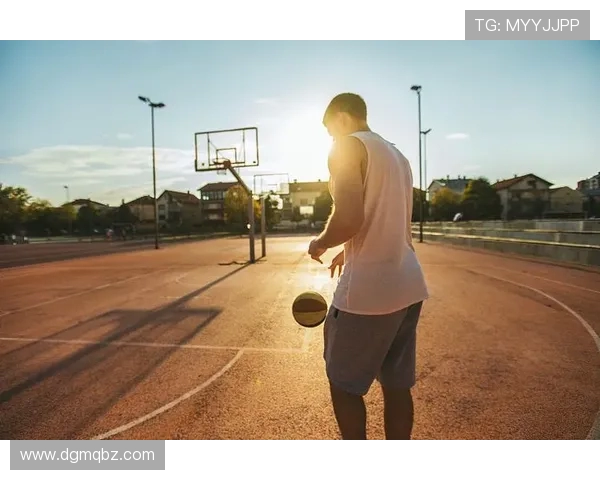 《从篮球场到人生巅峰：一位运动员的奋斗与荣耀之路》